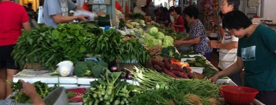 Geylang East Market & Food Centre is one of สถานที่ที่ Ian ถูกใจ.