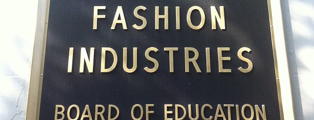 High School of Fashion Industries is one of Lieux qui ont plu à Lanre.