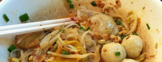 Li Fishball Noodle Restaurant is one of 24 Hrs Eatery.
