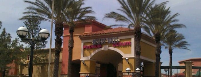 Desert Hills Premium Outlets is one of Outlets USA.