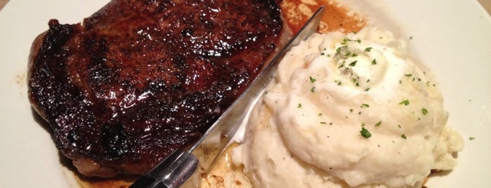 LongHorn Steakhouse is one of Lugares favoritos de Inez.