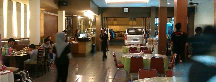 Restaurant Pringgading is one of Juandさんの保存済みスポット.