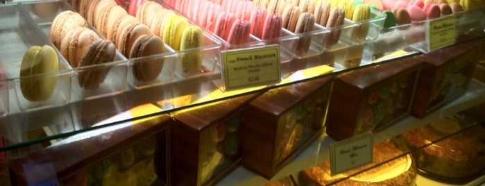 Cocola Bakery is one of Tempat yang Disukai Kim.