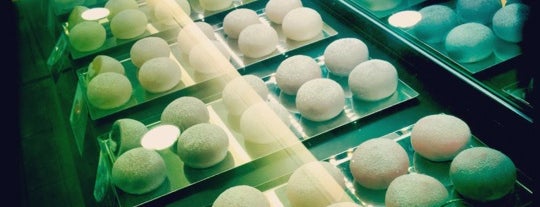 Mochi Sweets is one of Serraduraさんの保存済みスポット.