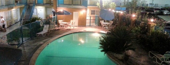 Hollywood City Inn is one of Amélieさんのお気に入りスポット.
