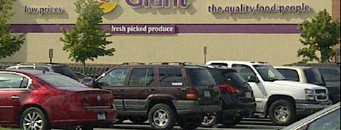 Giant is one of Jenna’s Liked Places.