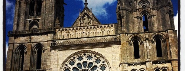 Cathédrale Notre-Dame de Chartres is one of Sites préférés.