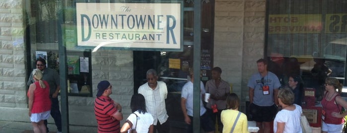 Downtowner Restaurant is one of Melinda'nın Beğendiği Mekanlar.