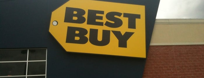 Best Buy is one of Orte, die Matt gefallen.