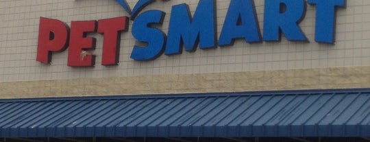 PetSmart is one of Orte, die Charles E. "Max" gefallen.