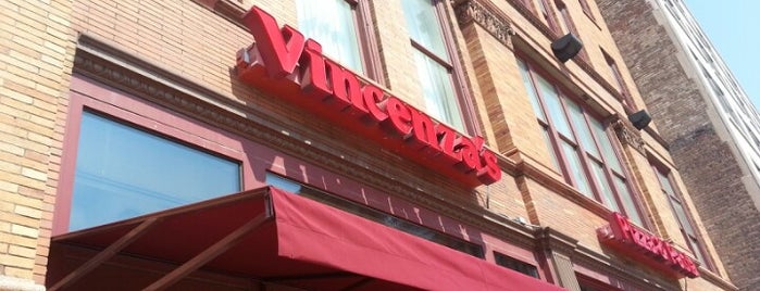 Vincenzas Pizza & Pasta is one of สถานที่ที่บันทึกไว้ของ Colleen.