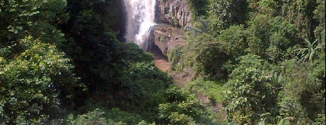 Tegenungan Waterfall is one of Исследуем Бали! Explore Bali!.