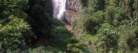 Air Terjun Tegenungan is one of Исследуем Бали! Explore Bali!.