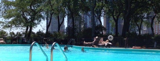 Lake Point Tower Pool is one of things to do in Chicago.
