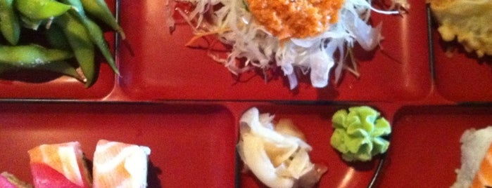Avocado California Roll & Sushi is one of Tempat yang Disimpan Alicia.