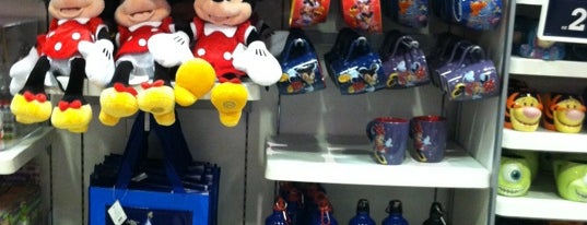 Disney Store is one of Locais curtidos por Guilherme.