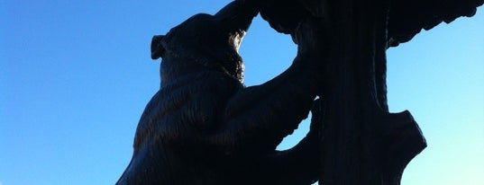 Estatua del Oso y el Madroño is one of Guide to Madrid's best spots.