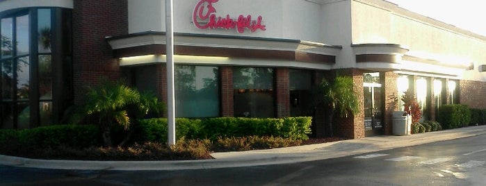 Chick-fil-A is one of Lugares favoritos de Courtney.