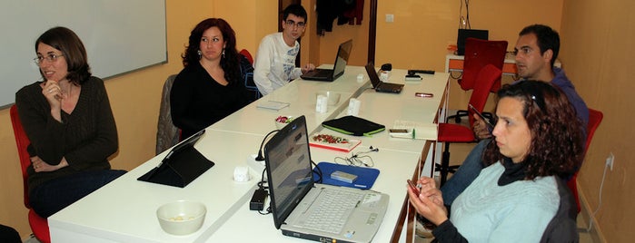 Coworking Teatinos is one of Espacios de Co-working.