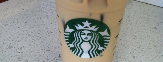 Starbucks is one of Paulaさんのお気に入りスポット.