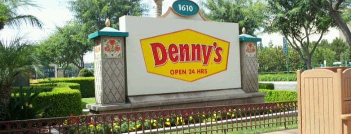 Denny's is one of Orte, die Todd gefallen.
