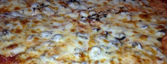Oz Pizza is one of Locais salvos de Alex.