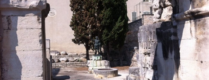 Porte Auguste is one of Escapade à Nîmes.