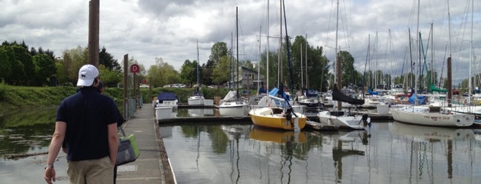 Tomahawk Bay Marina is one of Aimee’s Liked Places.