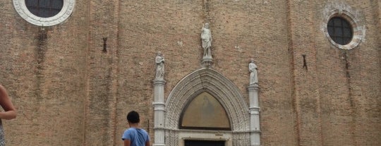 Basilica di Santa Maria Gloriosa dei Frari is one of Venezia.
