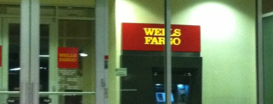Wells Fargo Bank is one of สถานที่ที่ Christopher ถูกใจ.