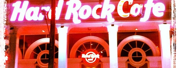 Hard Rock Cafe Phuket is one of Lugares favoritos de Natalie.