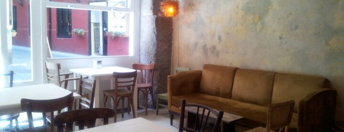 La Piola is one of 30 cafés con encanto en Madrid.