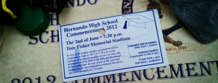 Hernando High School is one of Tempat yang Disukai Natalie.