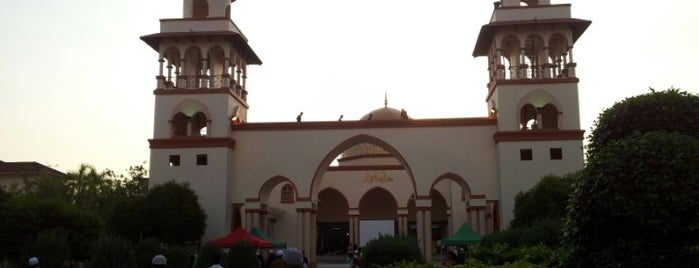 Masjid Al-Azhar is one of Baitullah : Masjid & Surau.