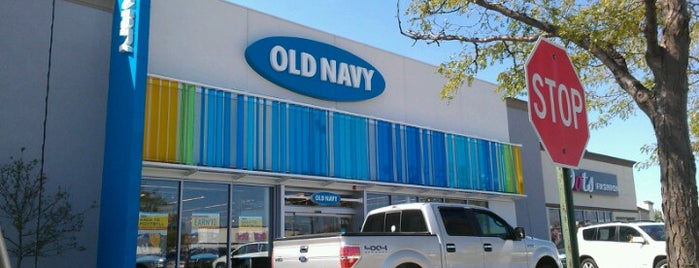 Old Navy is one of Lieux qui ont plu à Robert.