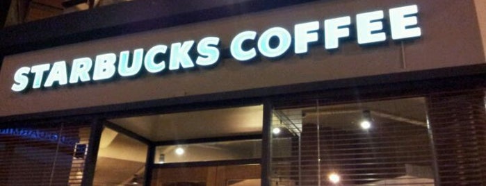 Starbucks is one of Orte, die Martin gefallen.