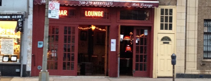 The Attic Bar & Lounge is one of สถานที่ที่บันทึกไว้ของ Anna.