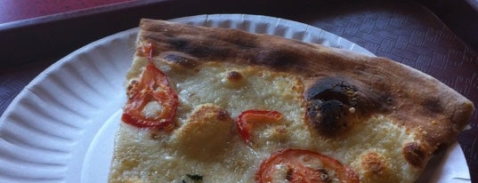 Zeffiro New York Pizza is one of Gabriella 님이 좋아한 장소.