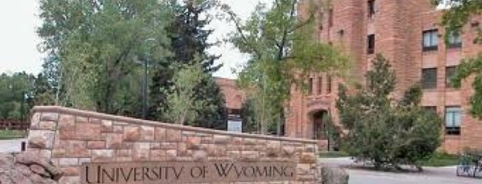 Universidad de Wyoming is one of NCAA Division I FBS Football Schools.