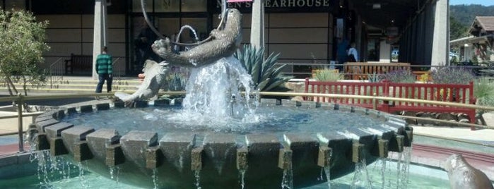 Del Monte Shopping Center is one of Lugares favoritos de Chris.