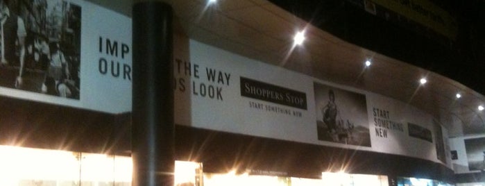 Shopper's Stop is one of Tempat yang Disukai Deepak.