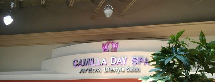 Camilla Day Spa is one of สถานที่ที่ Roger ถูกใจ.