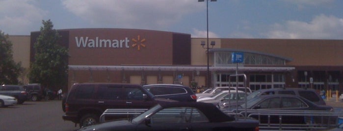 Walmart Supercenter is one of Lieux qui ont plu à Amanda.