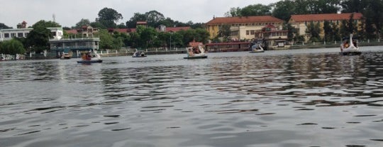 Hồ Trúc Bạch (Truc Bach Lake) is one of Hanoi.