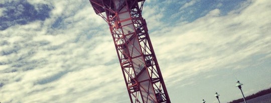 Bicentennial Tower is one of Lizzieさんのお気に入りスポット.