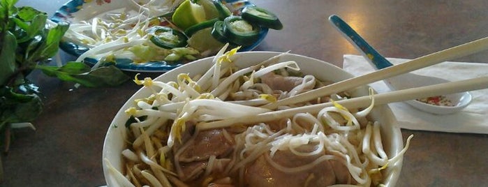 Saigon Pho Grill is one of Lugares favoritos de Natalie.