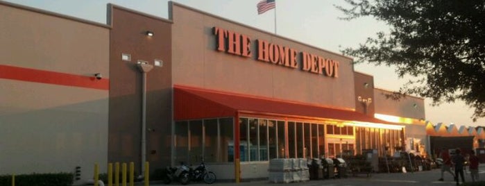 The Home Depot is one of Orte, die Susan gefallen.
