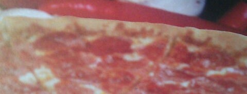 Pizza Hut is one of Aaronさんのお気に入りスポット.