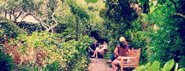 The Garden at St. Luke in the Fields is one of Posti che sono piaciuti a Jessica.