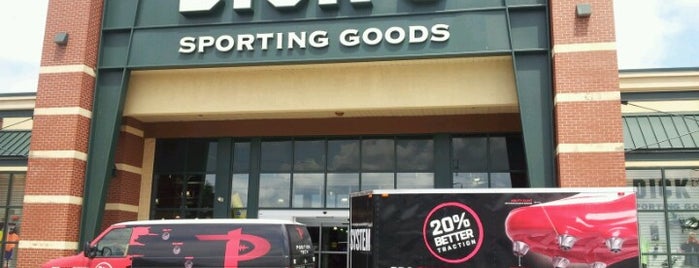 DICK'S Sporting Goods is one of Mario’s Liked Places.